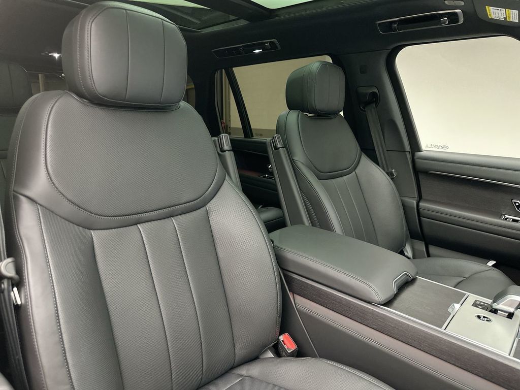 Thumbnail: 2025 Land Rover Range Rover - 5