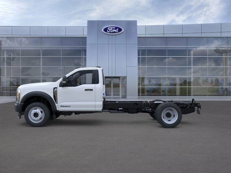 New 2026 Oxford White Ford F-450® XL image 3