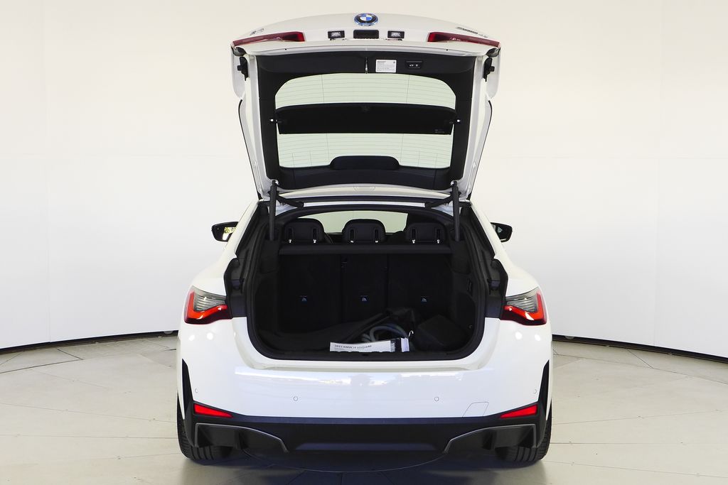 Thumbnail: 2023 BMW i4 - 10