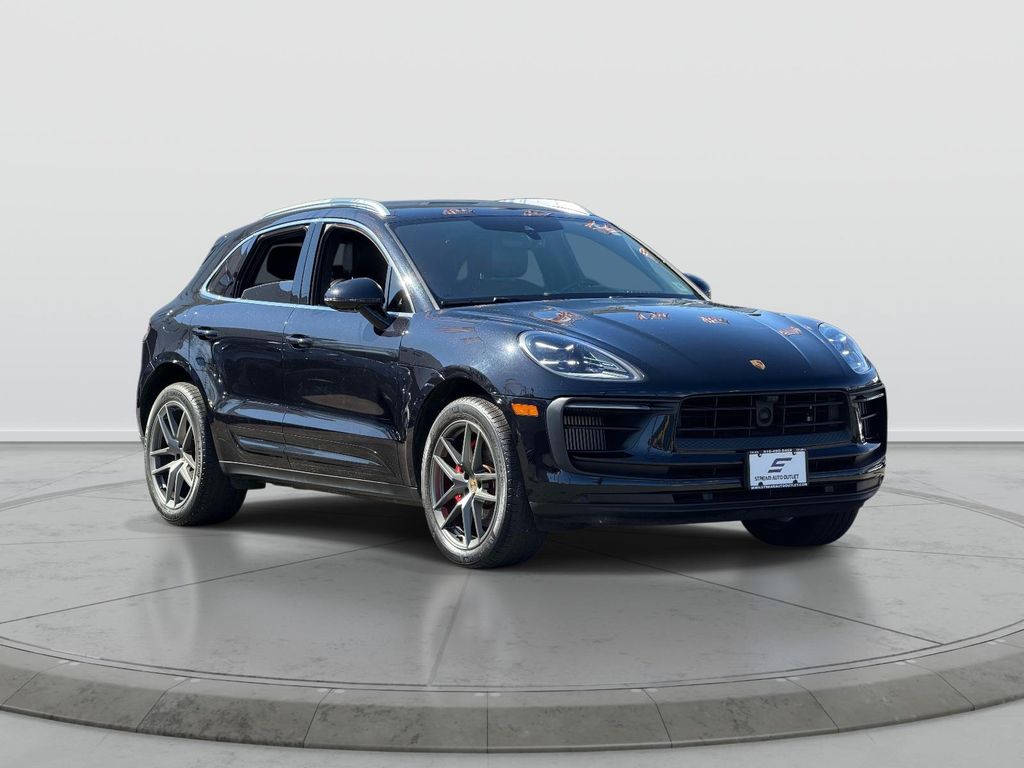 2022 Porsche Macan S's photo