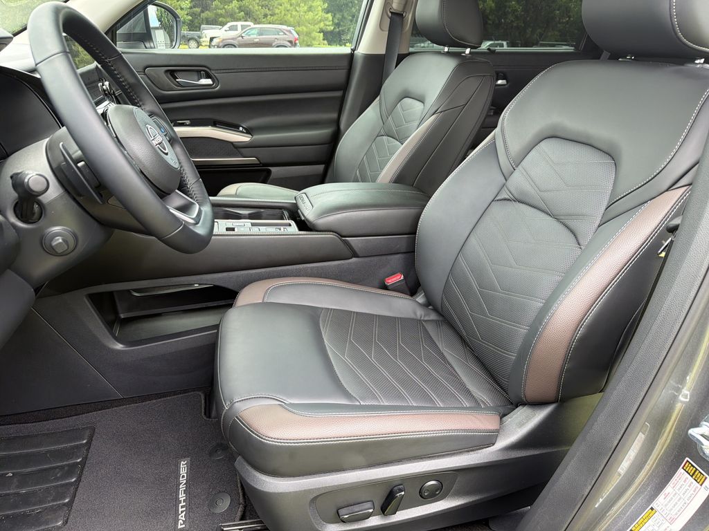 Used 2025 Nissan Pathfinder SUV
