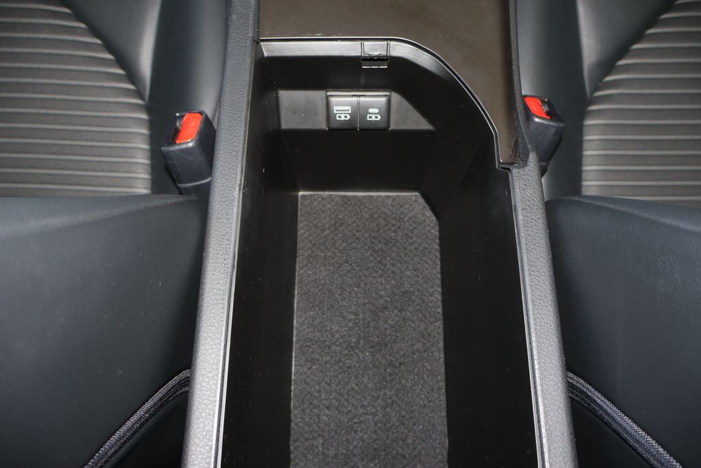 2023 Toyota Camry SE 19