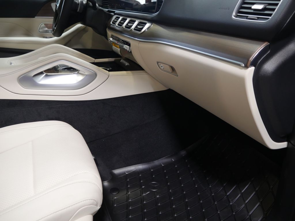 Thumbnail: 2026 Mercedes-Benz GLE - 30