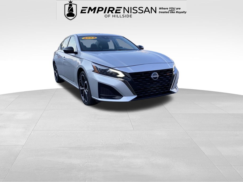 Brilliant Silver Metallic 2024 Nissan Altima Sedan Front-Wheel Drive Continuously Variable Transmission