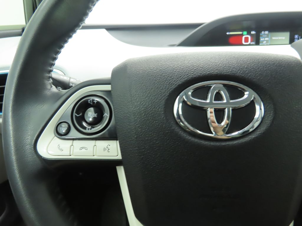 2018 Toyota Prius Four 11