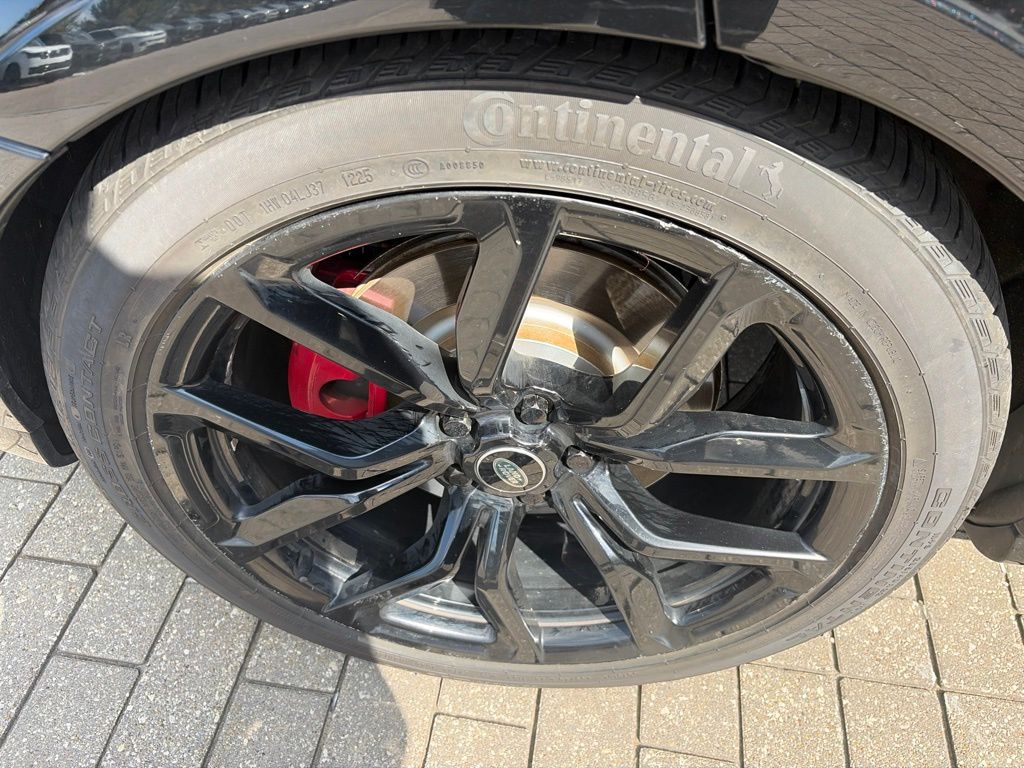 Used 2022 Black Land Rover SVR image 11