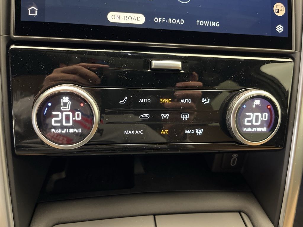 Thumbnail: 2026 Land Rover Discovery - 19