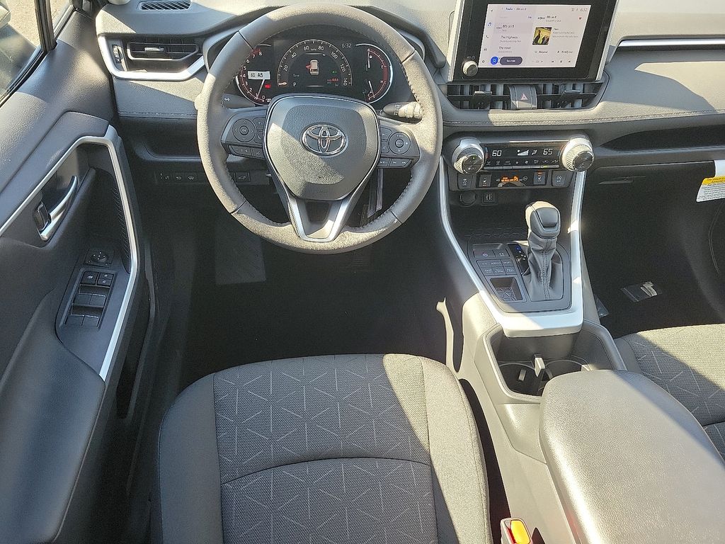 2025 Toyota RAV4 XLE 7