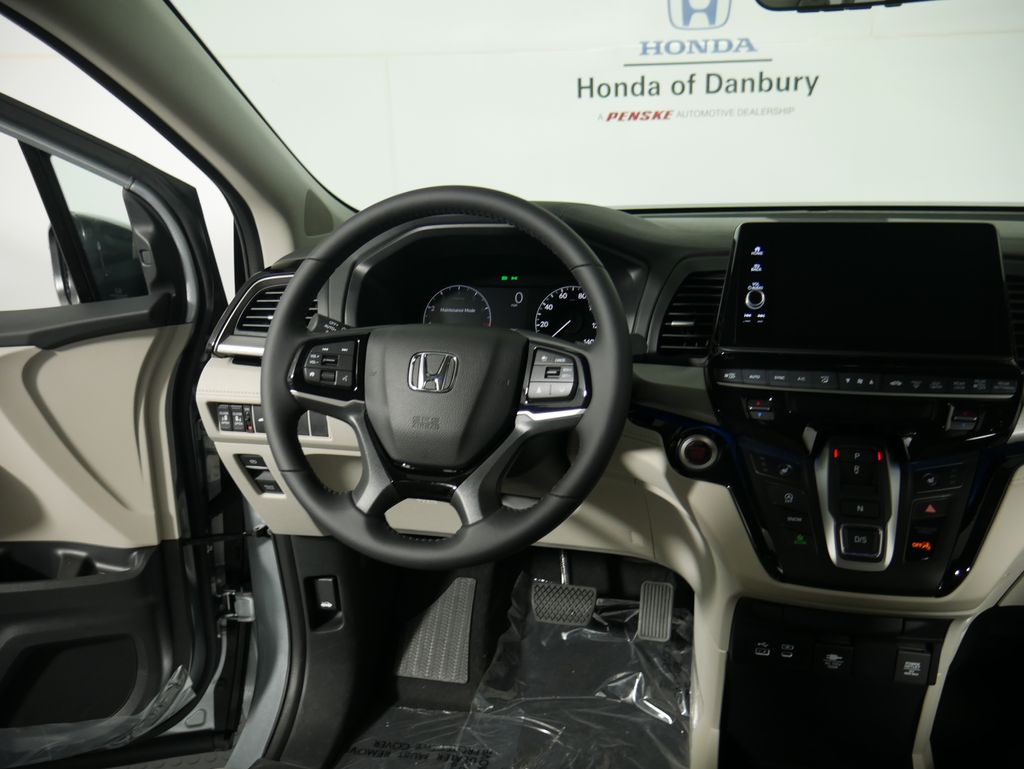 2025 Honda Odyssey Touring 16