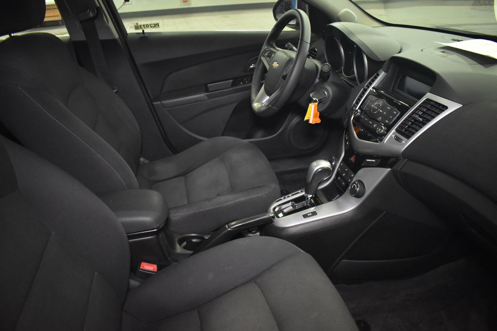 2012 Chevrolet Cruze LT 32
