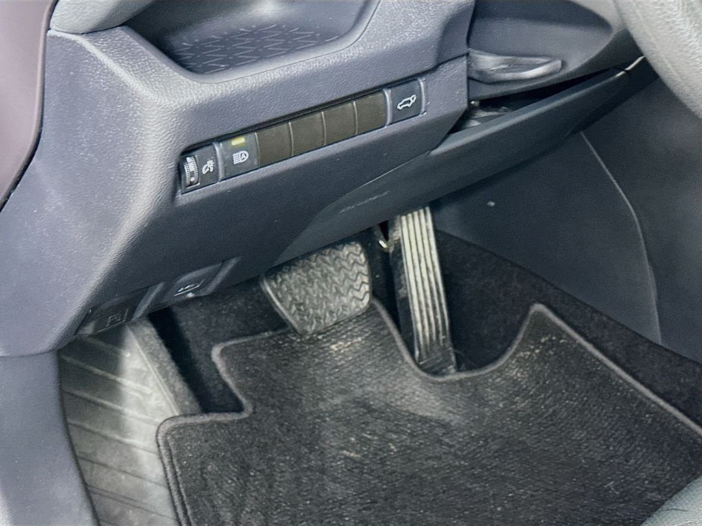 Thumbnail: 2025 Toyota RAV4 - 10