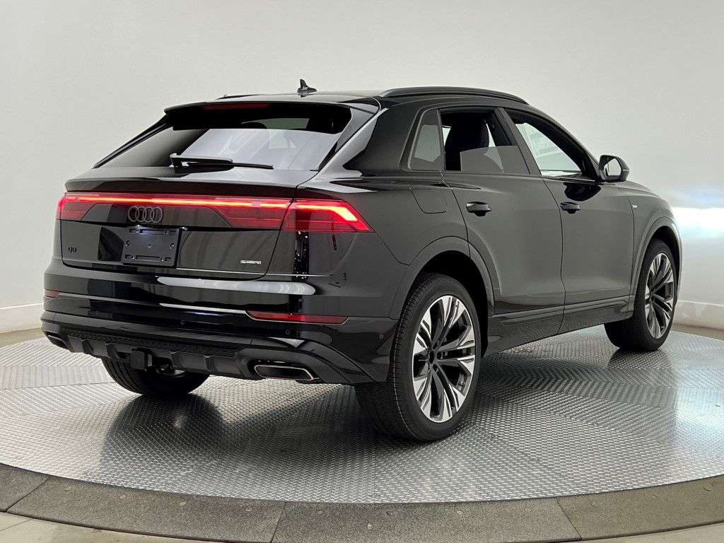 Thumbnail: 2026 Audi Q8 - 5