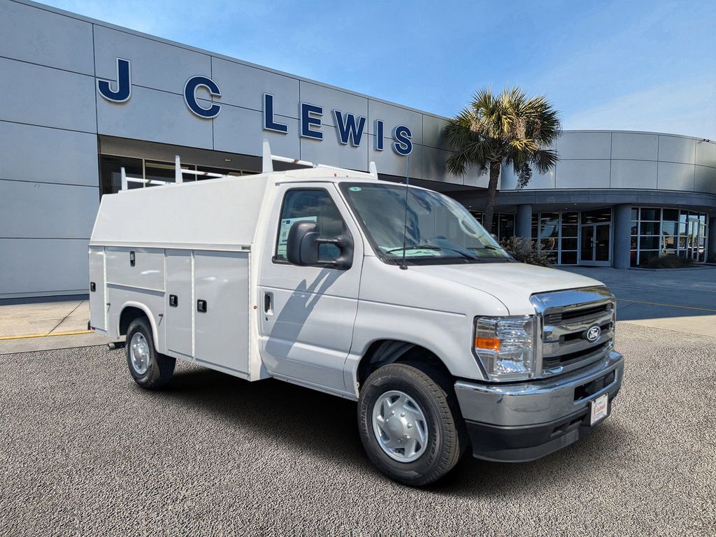 2026 Ford E-350 Cutaway 