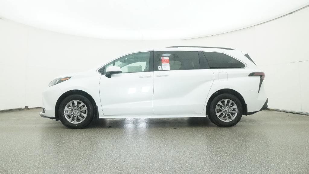 Thumbnail: 2025 Toyota Sienna - 26