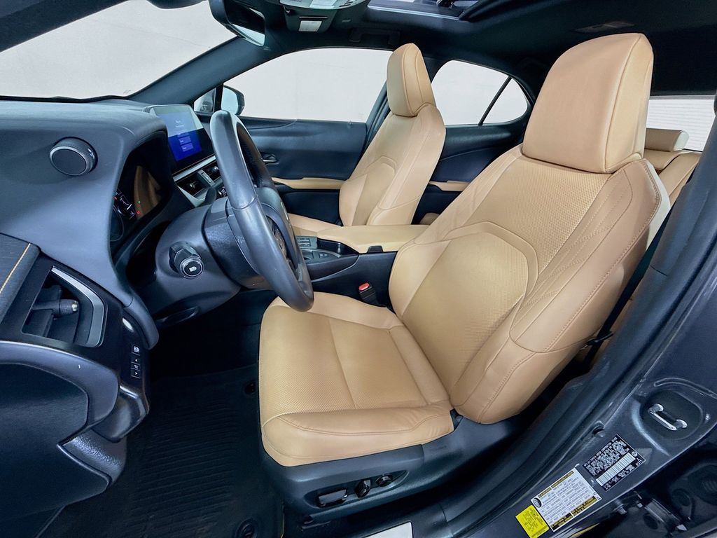 Thumbnail: 2023 Lexus UX - 21