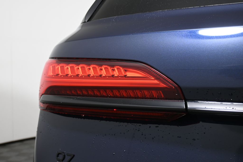 Thumbnail: 2025 Audi Q7 - 11