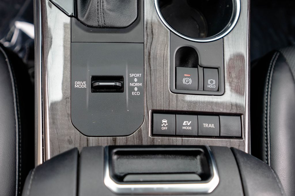Used 2022 Toyota Highlander Hybrid SUV