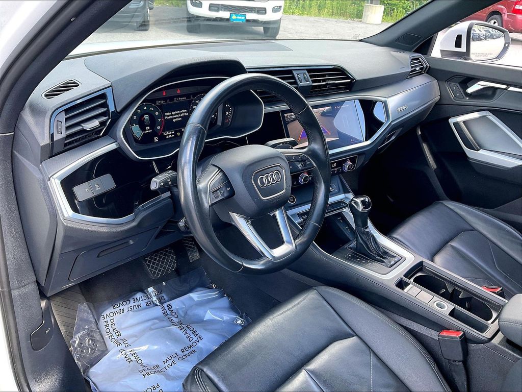 2023 Audi Q3 — photo 8