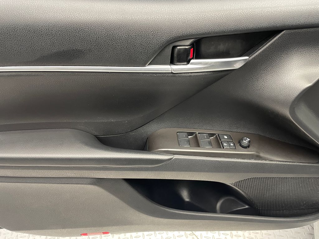 2022 Toyota Camry SE 9