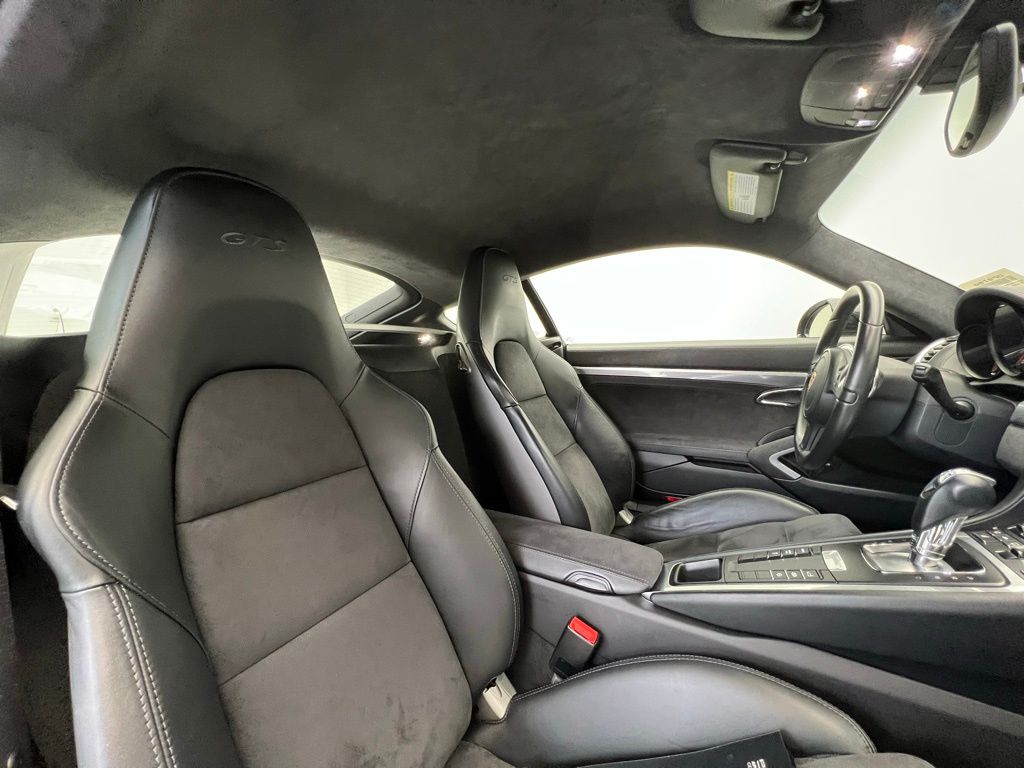 Thumbnail: 2015 Porsche Cayman - 17