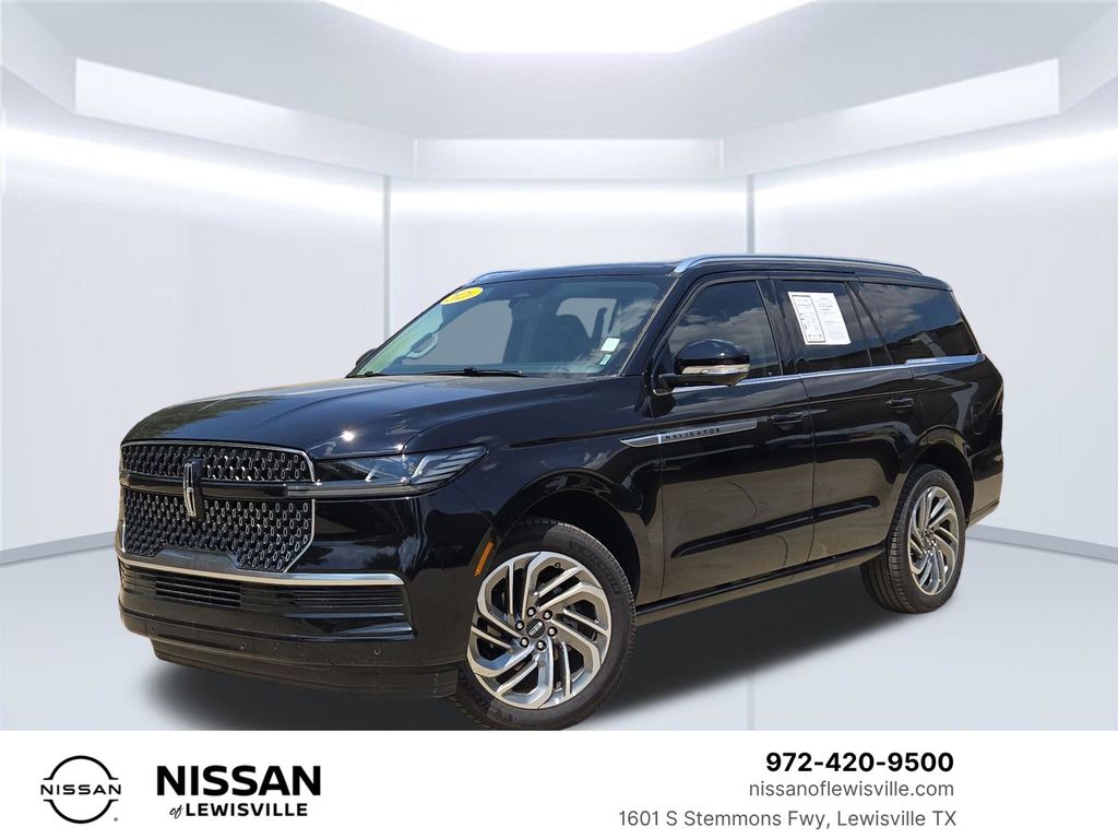 Infinite Black Metallic Clearcoat 2026 Lincoln Navigator SUV / Crossover Four-Wheel Drive Automatic