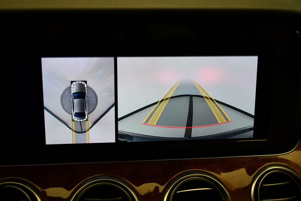 Thumbnail: 2019 Mercedes-Benz E-Class - 26