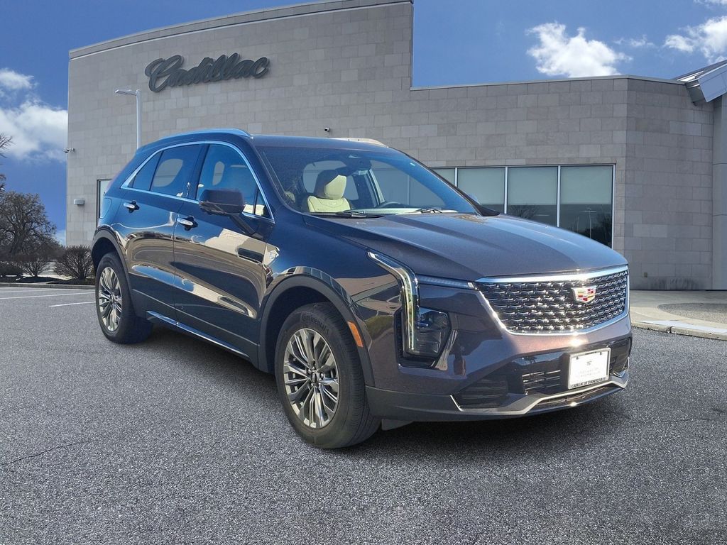 2025 Cadillac XT4 Premium Luxury 2