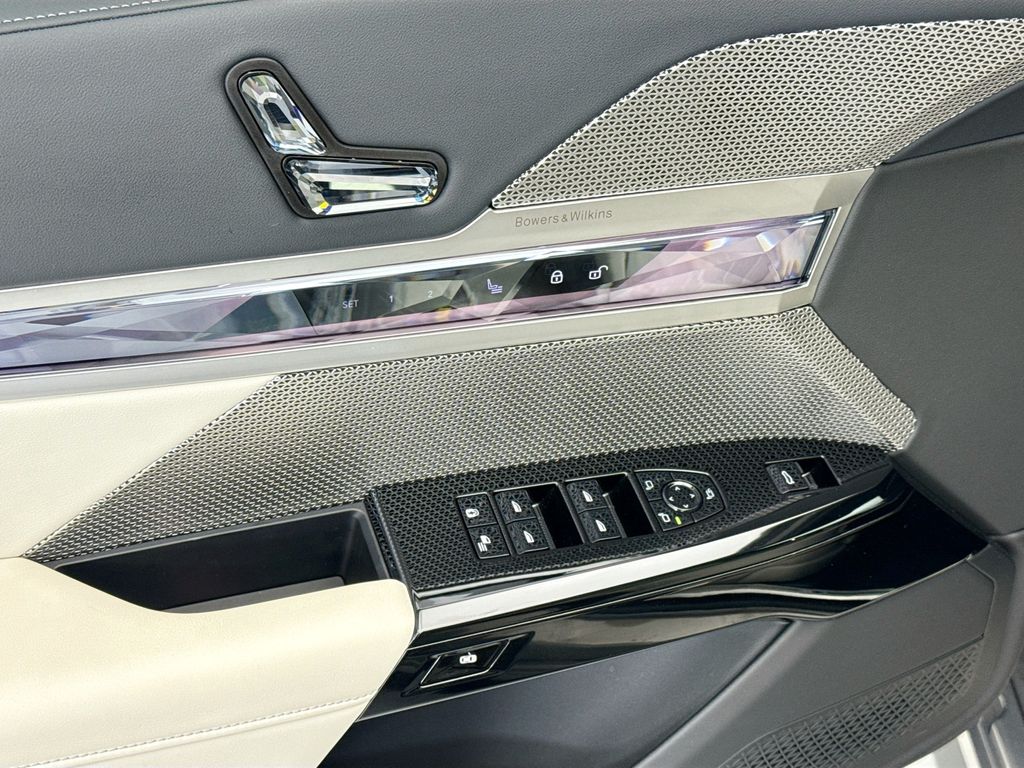 Thumbnail: 2025 BMW i7 - 22