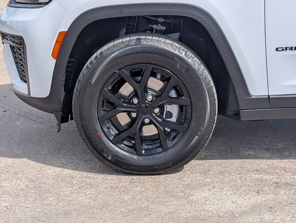 2026 Jeep Grand Cherokee Altitude White at Victoria Chrysler Dodge Jeep Ram