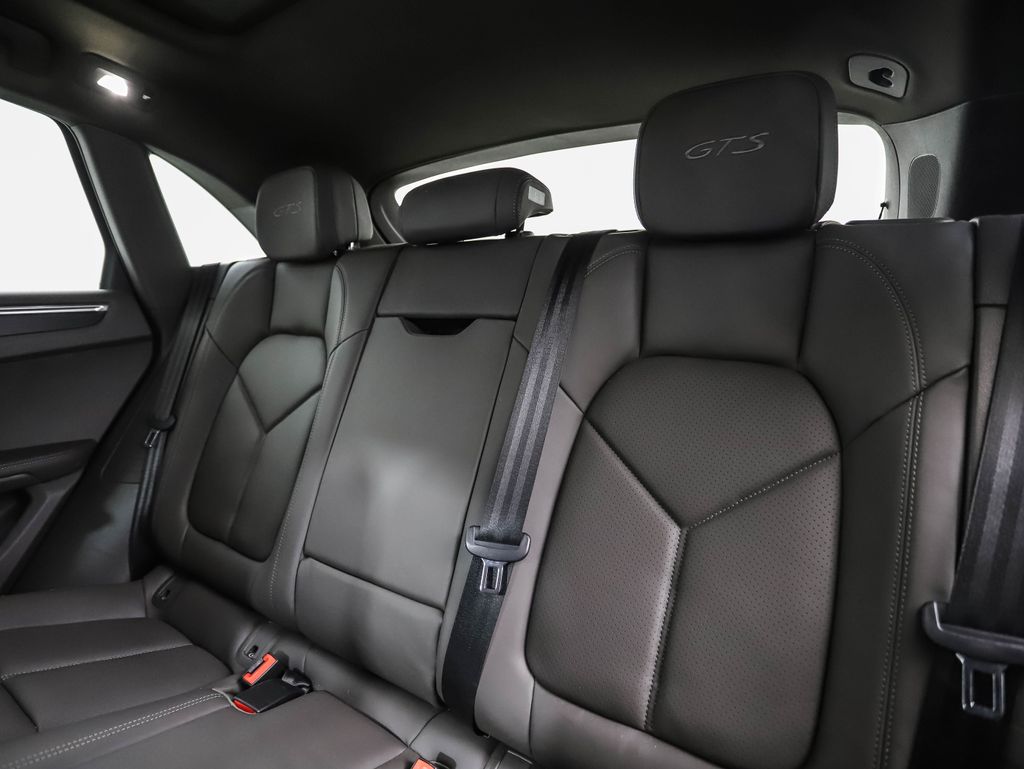 Thumbnail: 2021 Porsche Macan - 22