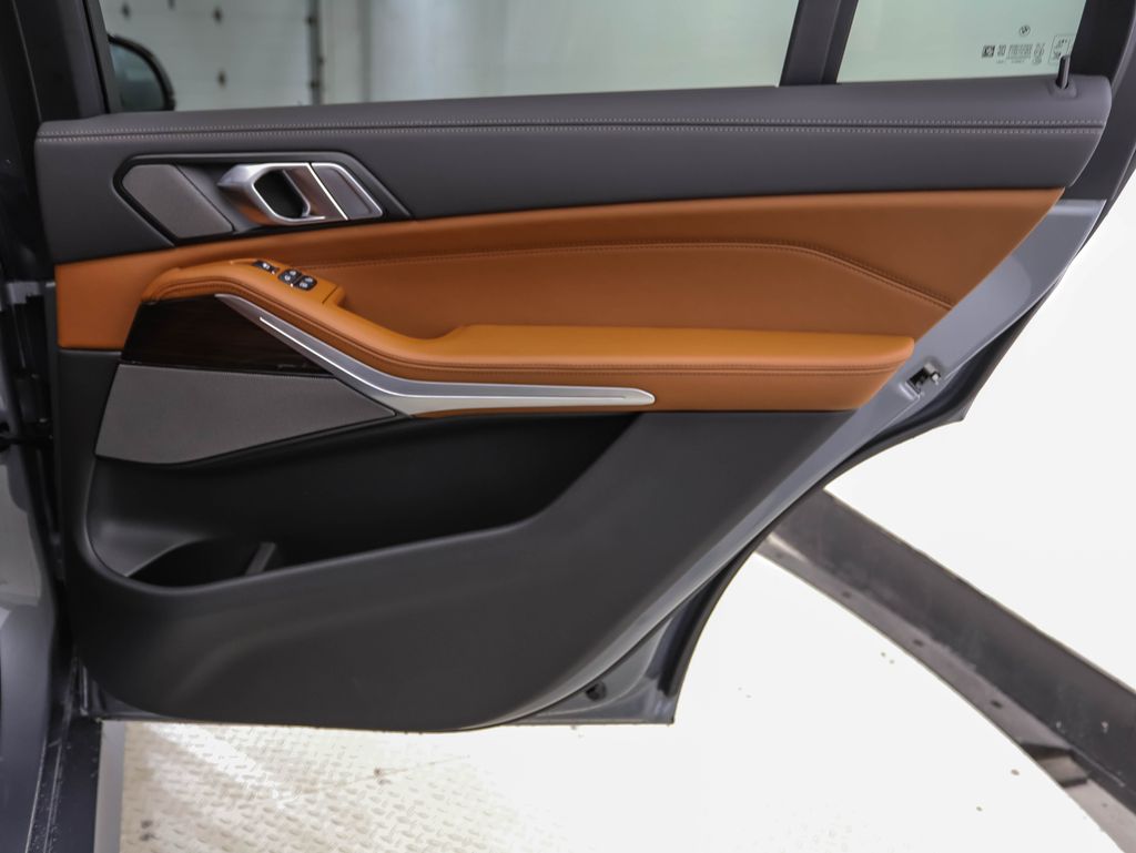 Thumbnail: 2027 BMW X7 - 31