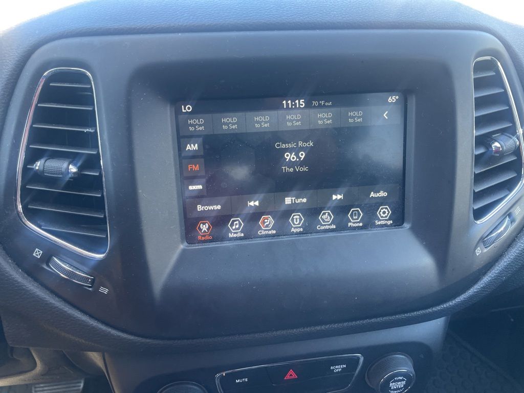 Used 2019 Black Jeep Latitude image 4