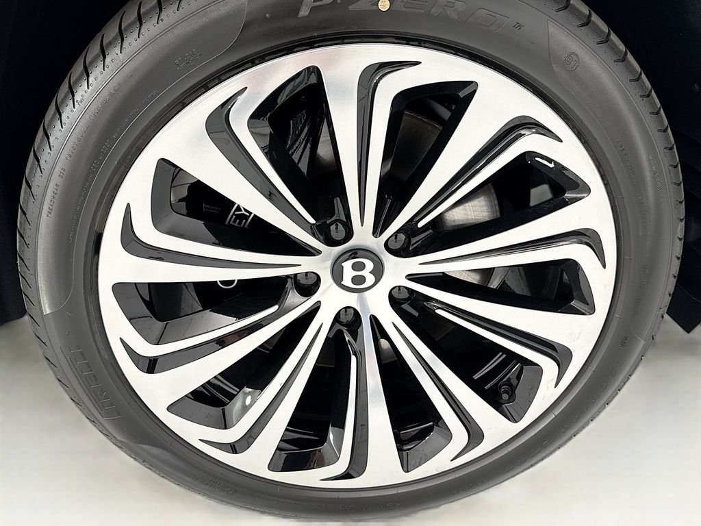 Thumbnail: 2026 Bentley Bentayga - 31