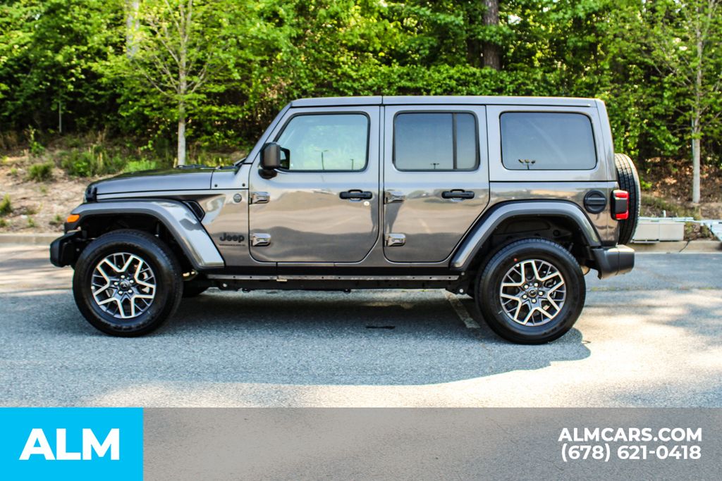Used 2025 Gray Jeep Sahara image 7