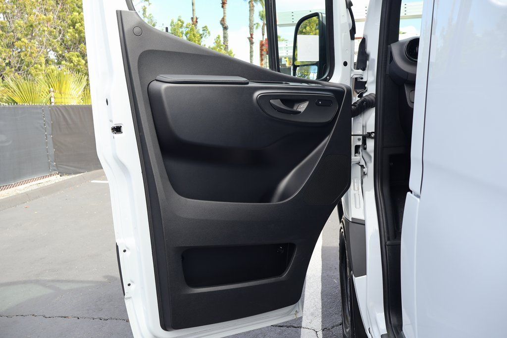 Thumbnail: 2026 Mercedes-Benz Sprinter - 7