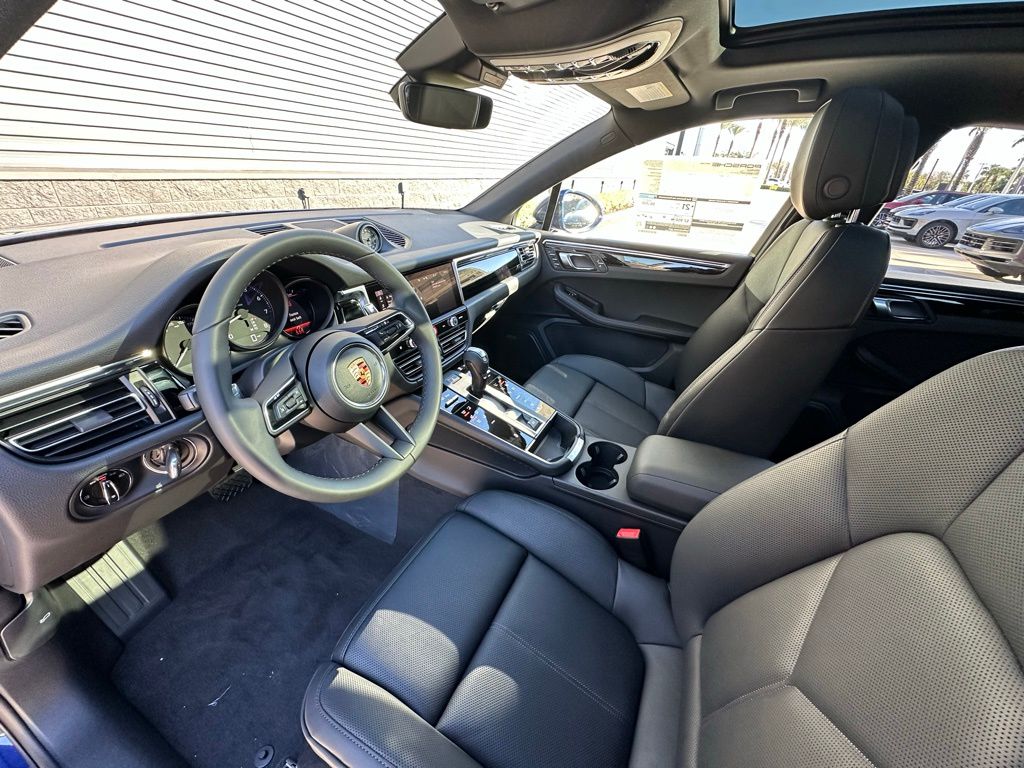 Thumbnail: 2026 Porsche Macan - 7