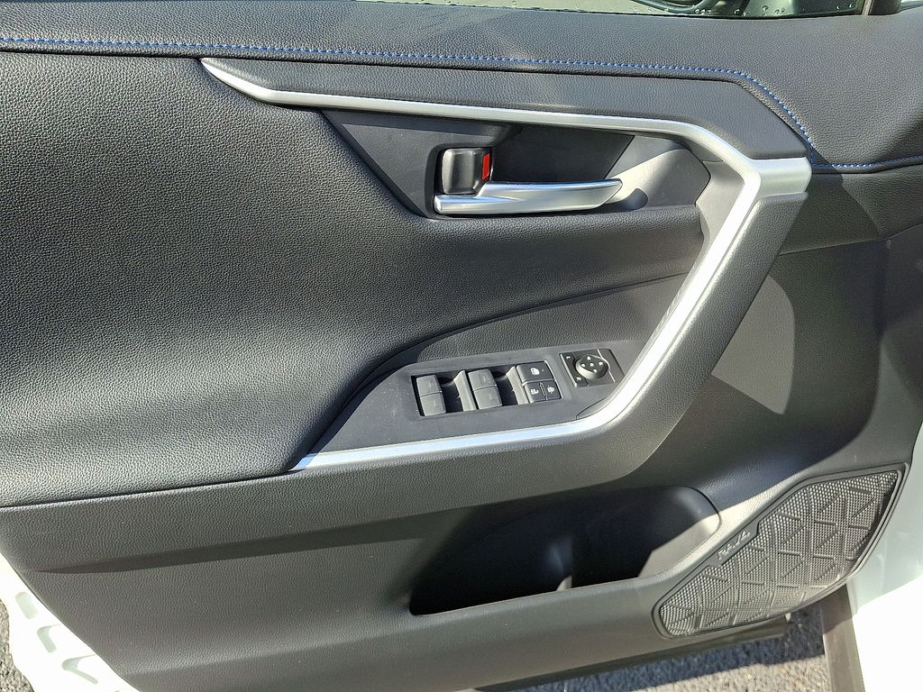 Thumbnail: 2022 Toyota RAV4 - 13