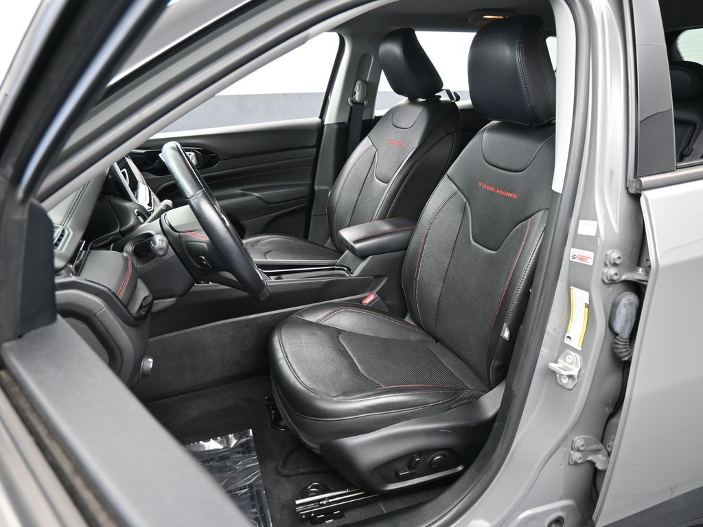 Used 2022 Sting-Gray Clearcoat Jeep Trailhawk image 10