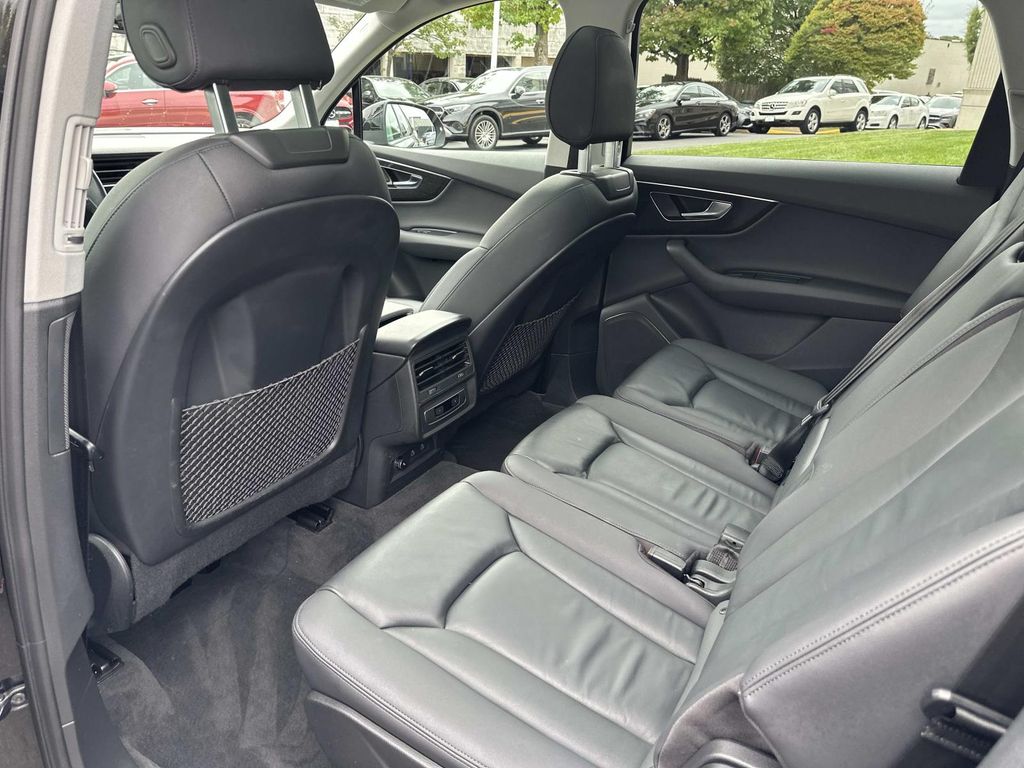 Thumbnail: 2022 Audi Q7 - 32