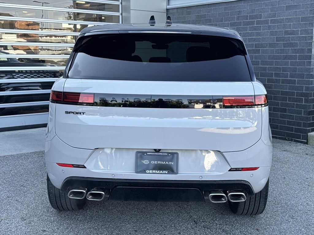 Certified Used 2025 Gray Land Rover Dynamic SE image 5
