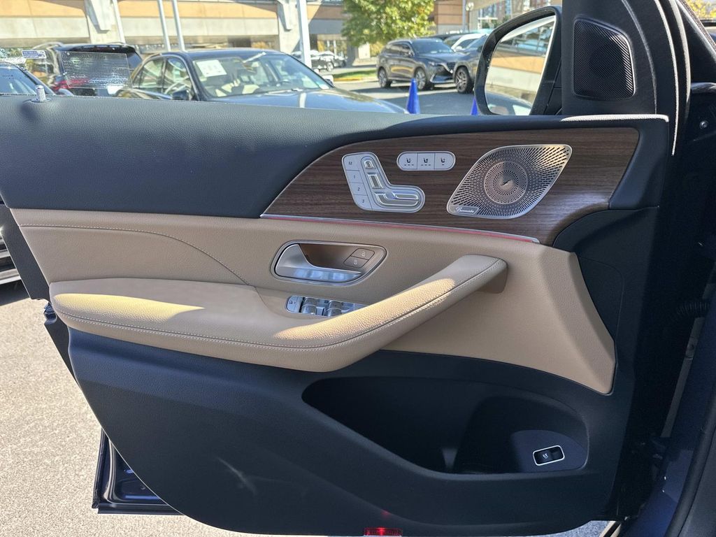 Thumbnail: 2026 Mercedes-Benz GLS - 15