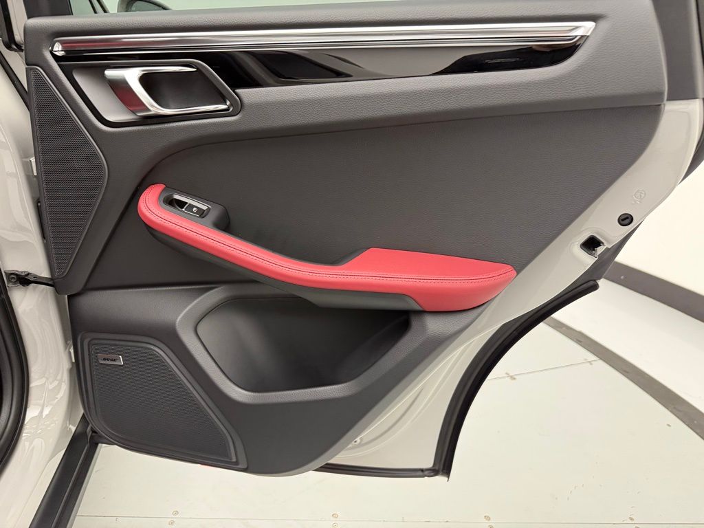 Thumbnail: 2026 Porsche Macan - 32