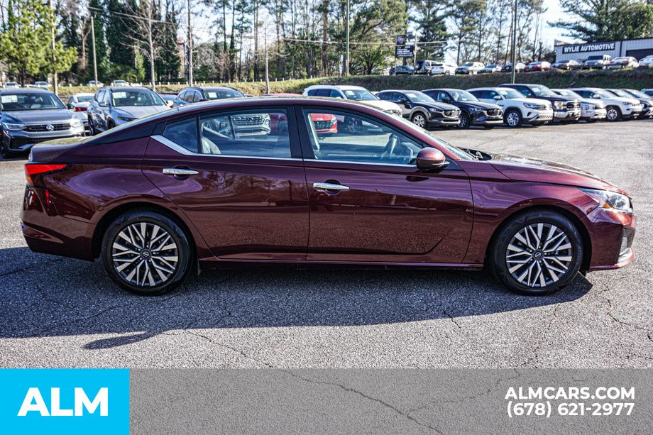 2023 Nissan Altima 2.5 SV photo 8