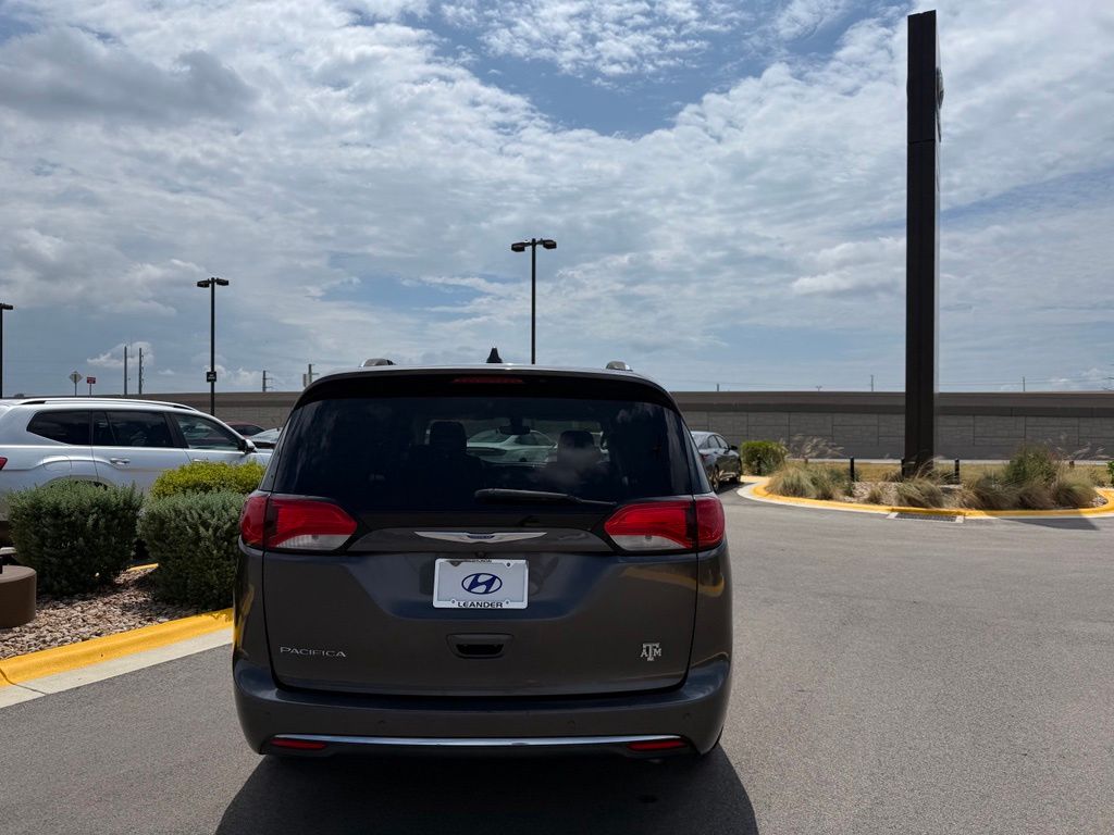 Thumbnail: 2018 Chrysler Pacifica - 2