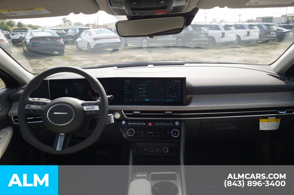 Used 2025 Black Hyundai SEL image 20