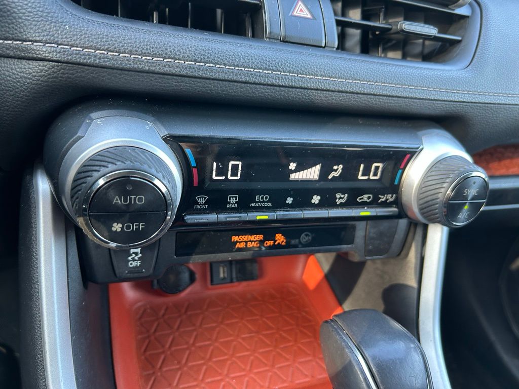 Thumbnail: 2021 Toyota RAV4 - 26