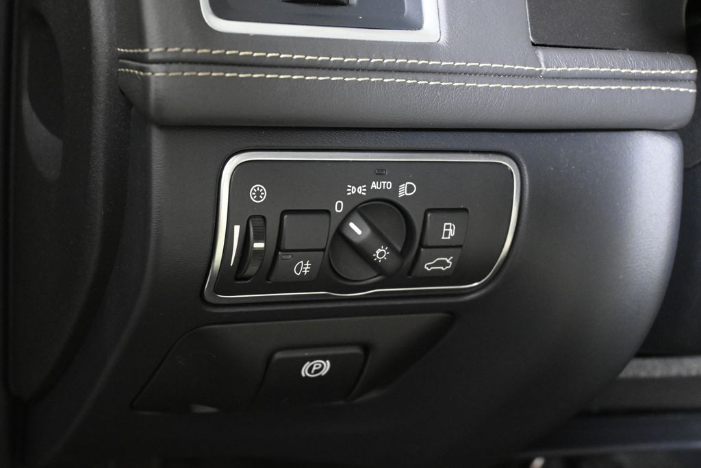 Thumbnail: 2016 Volvo XC60 - 27