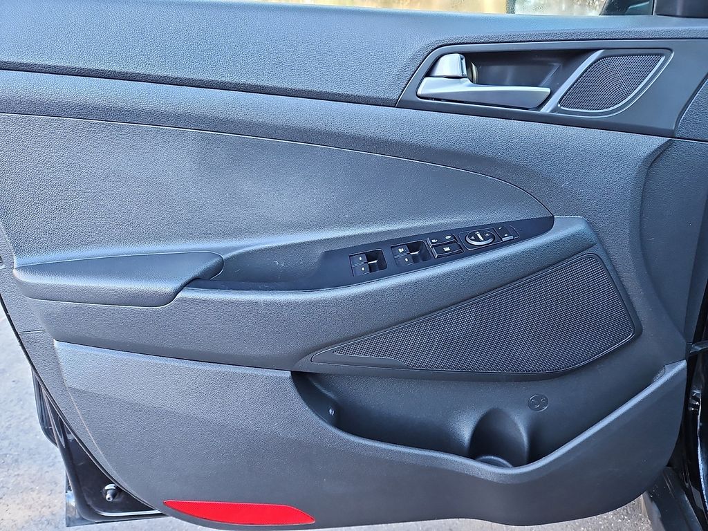 Thumbnail: 2016 Hyundai Tucson - 13