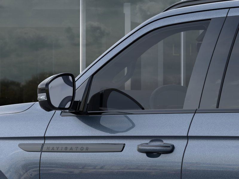 Thumbnail: 2025 Lincoln Navigator L - 20