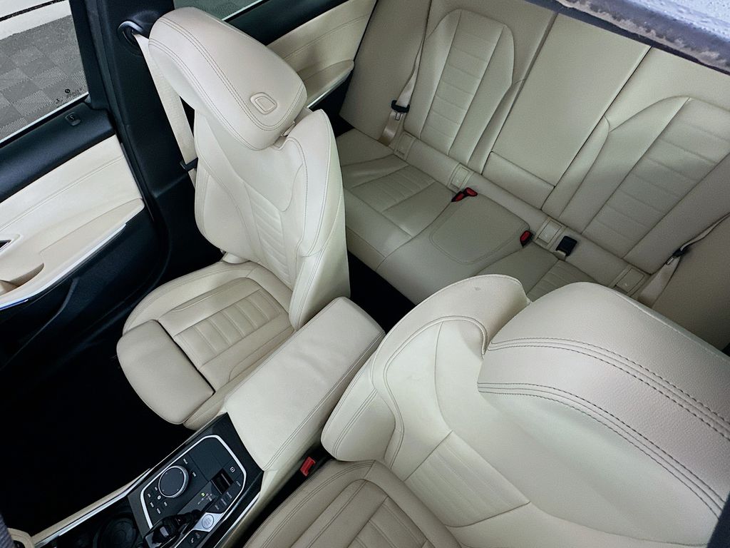 Thumbnail: 2021 BMW 3 Series - 22